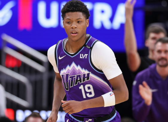 ace-bailey-tinggalkan-pertandingan-saat-melawan-mavericks