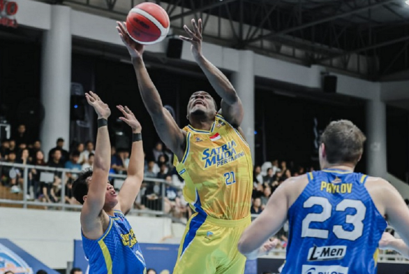 satria-muda-pertamina-mempermalukan-satya-wacana