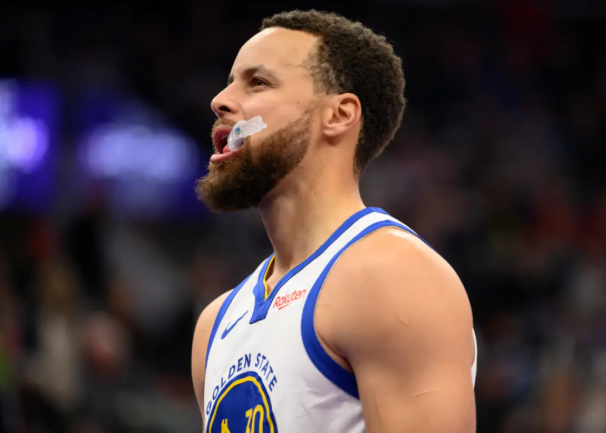 Warriors Ledakkan Jazz 140-124, Curry Panas